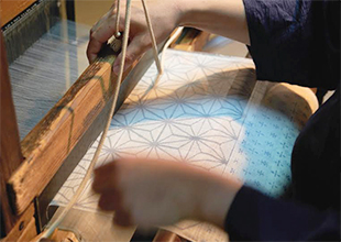 Weaving: hand loom